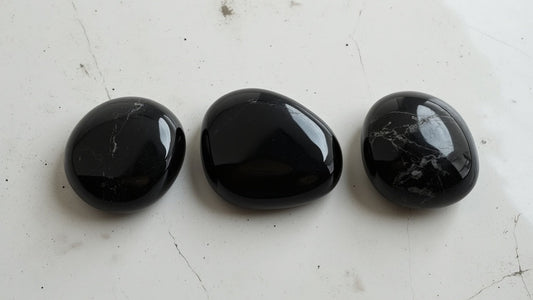 Onyx — Vertus, Propriétés et Bienfaits en Lithothérapie - Pierre porte-bonheur